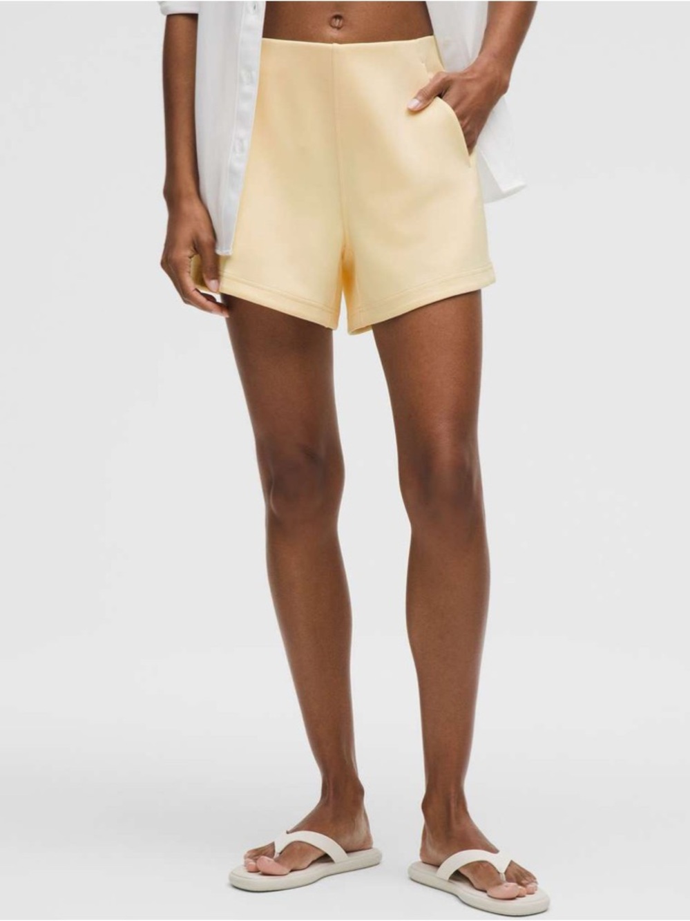 Lululemon Softstreme Kick-Flare Mid-Rise Short 4” Butter Cream Size 6